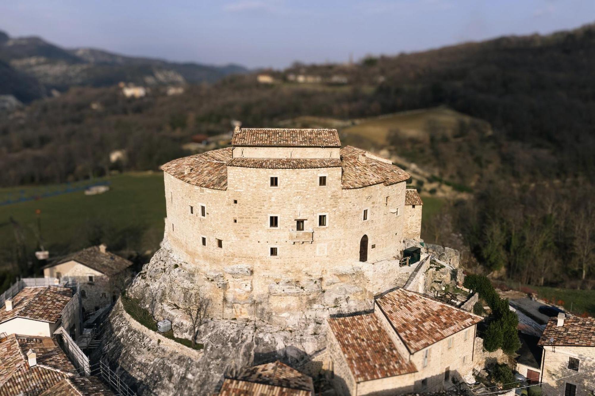 Готель Castel Di Luco Аккуасанта-Терме Екстер'єр фото