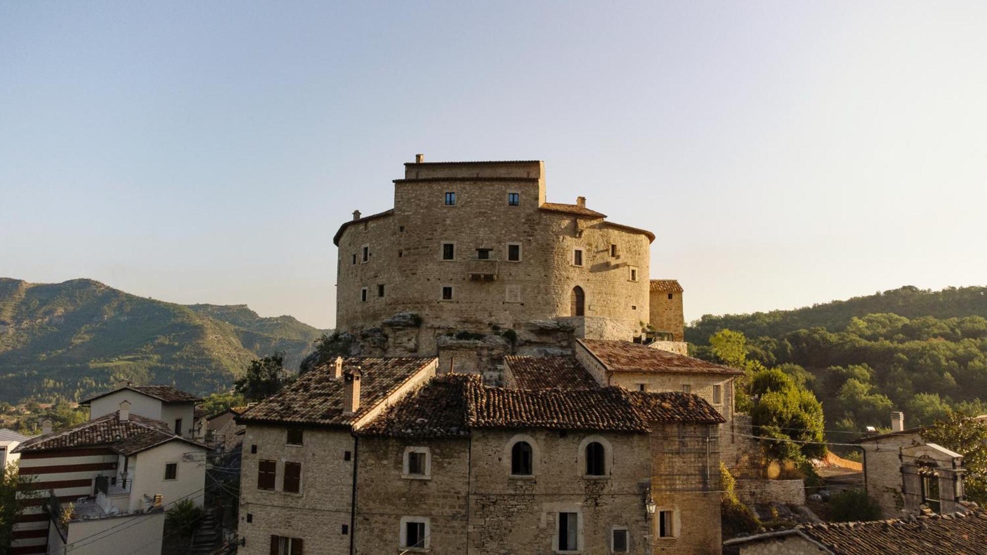 Готель Castel Di Luco Аккуасанта-Терме Екстер'єр фото