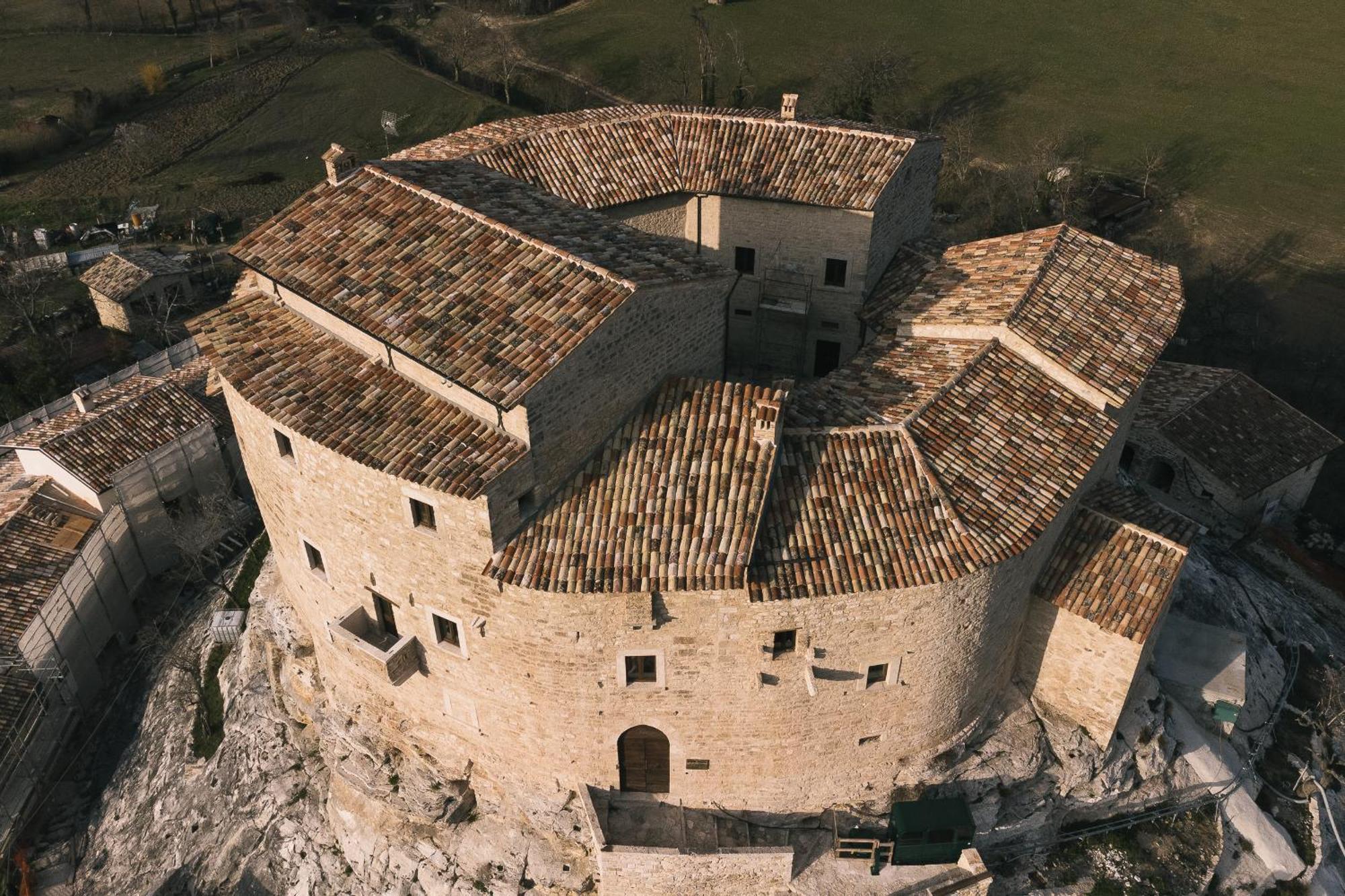 Готель Castel Di Luco Аккуасанта-Терме Екстер'єр фото
