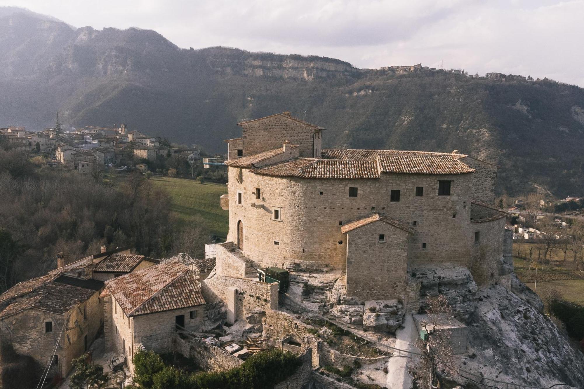 Готель Castel Di Luco Аккуасанта-Терме Екстер'єр фото